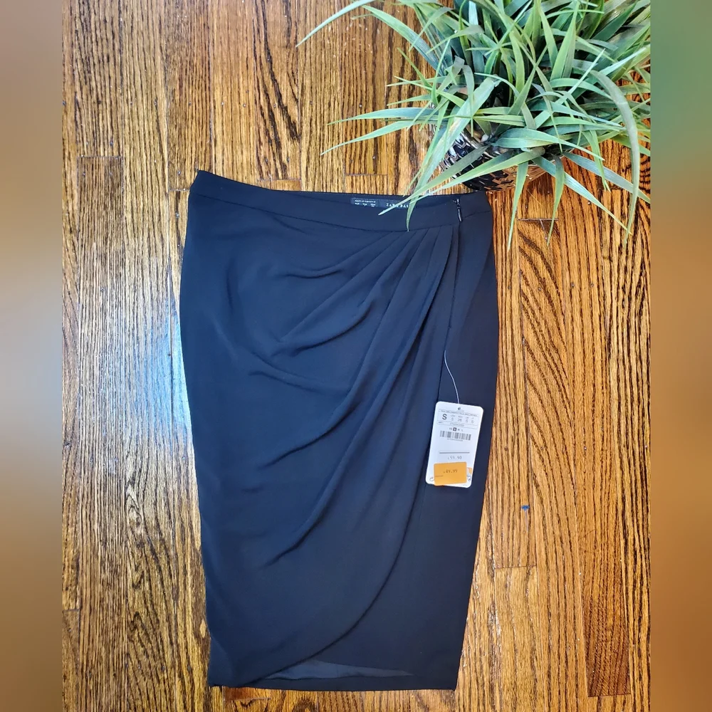Zara NWT Solid Ruched  Asymmetrical Hem Skirt Black - Picture 2 of 6